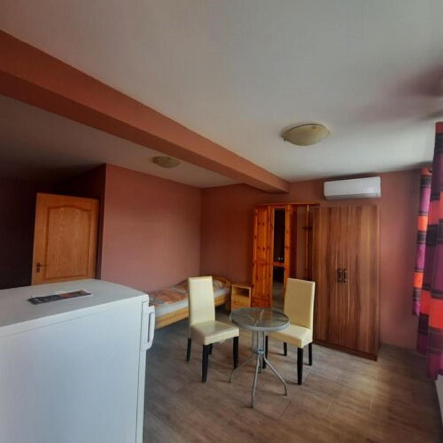 Hotel Ikszt Vendeghaz Dávod Zewnętrze zdjęcie