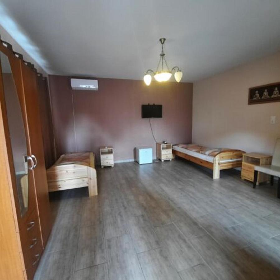 Hotel Ikszt Vendeghaz Dávod Zewnętrze zdjęcie